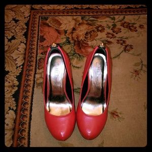One time use Red zipper back almond toe pump